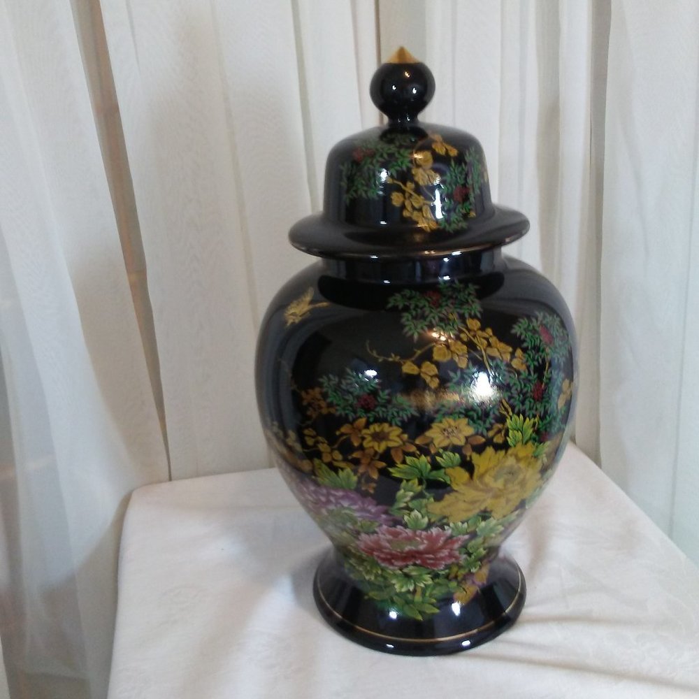 Temple Jar Black and Gold